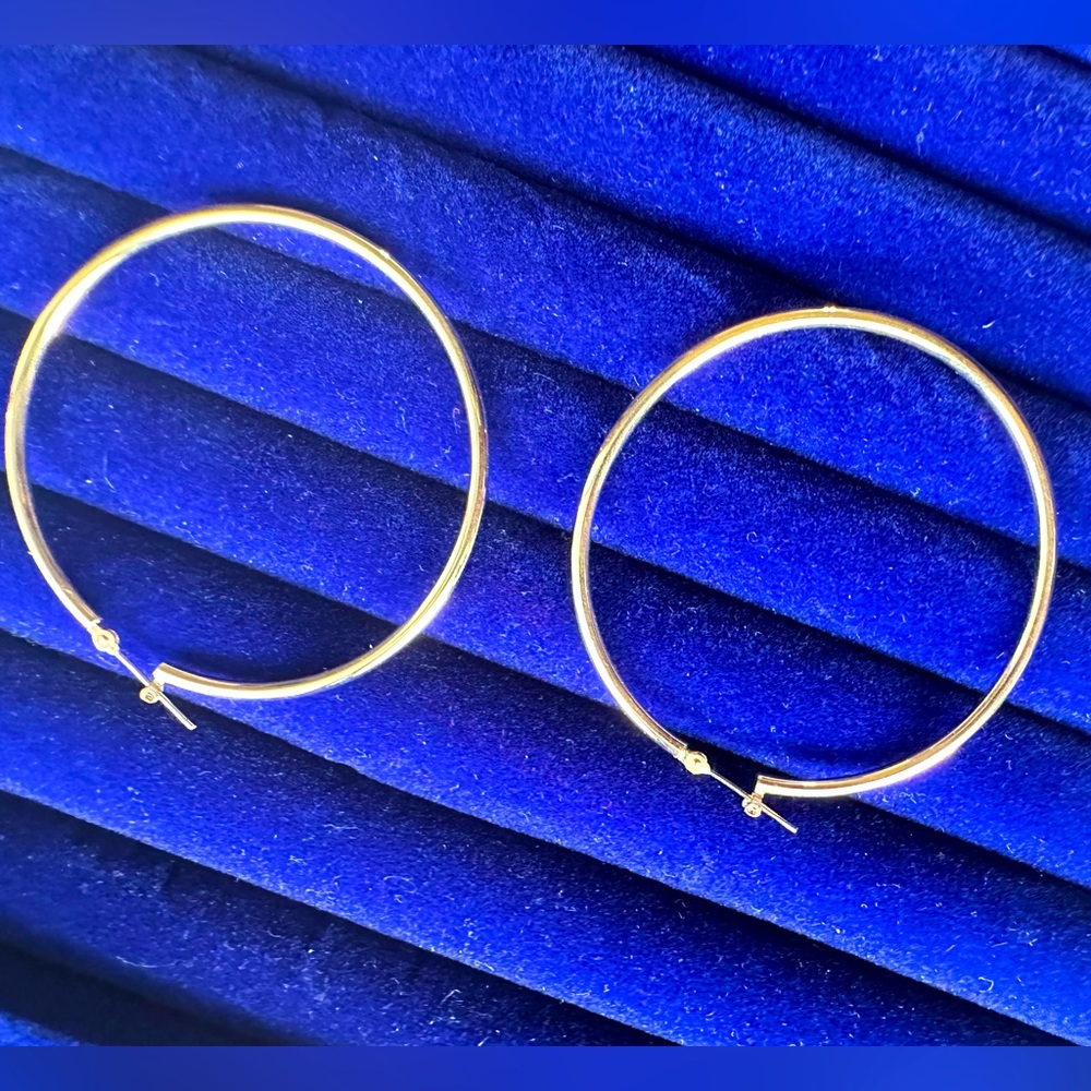 New 18K Yellow Gold Hoop Earrings